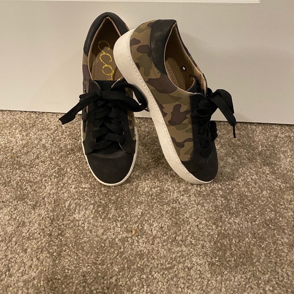 super trendy camo sneakers!